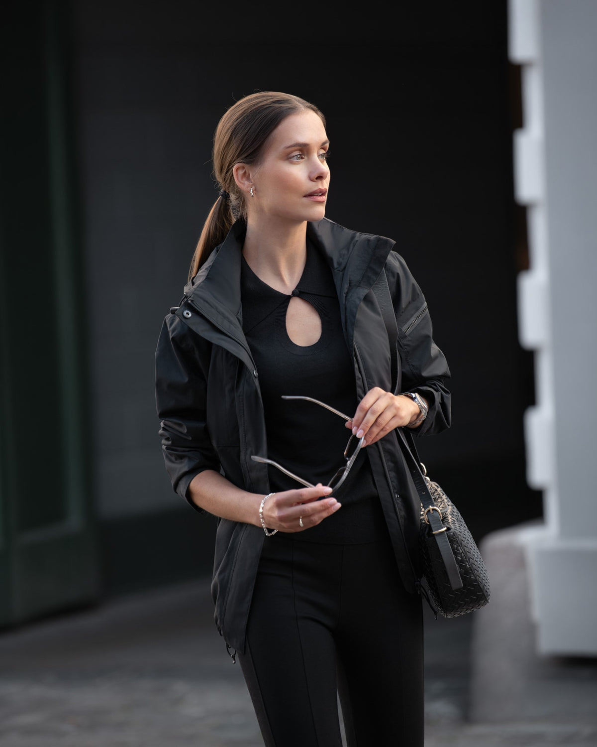 Whitestone Women Black SS25 Modelimage (1)