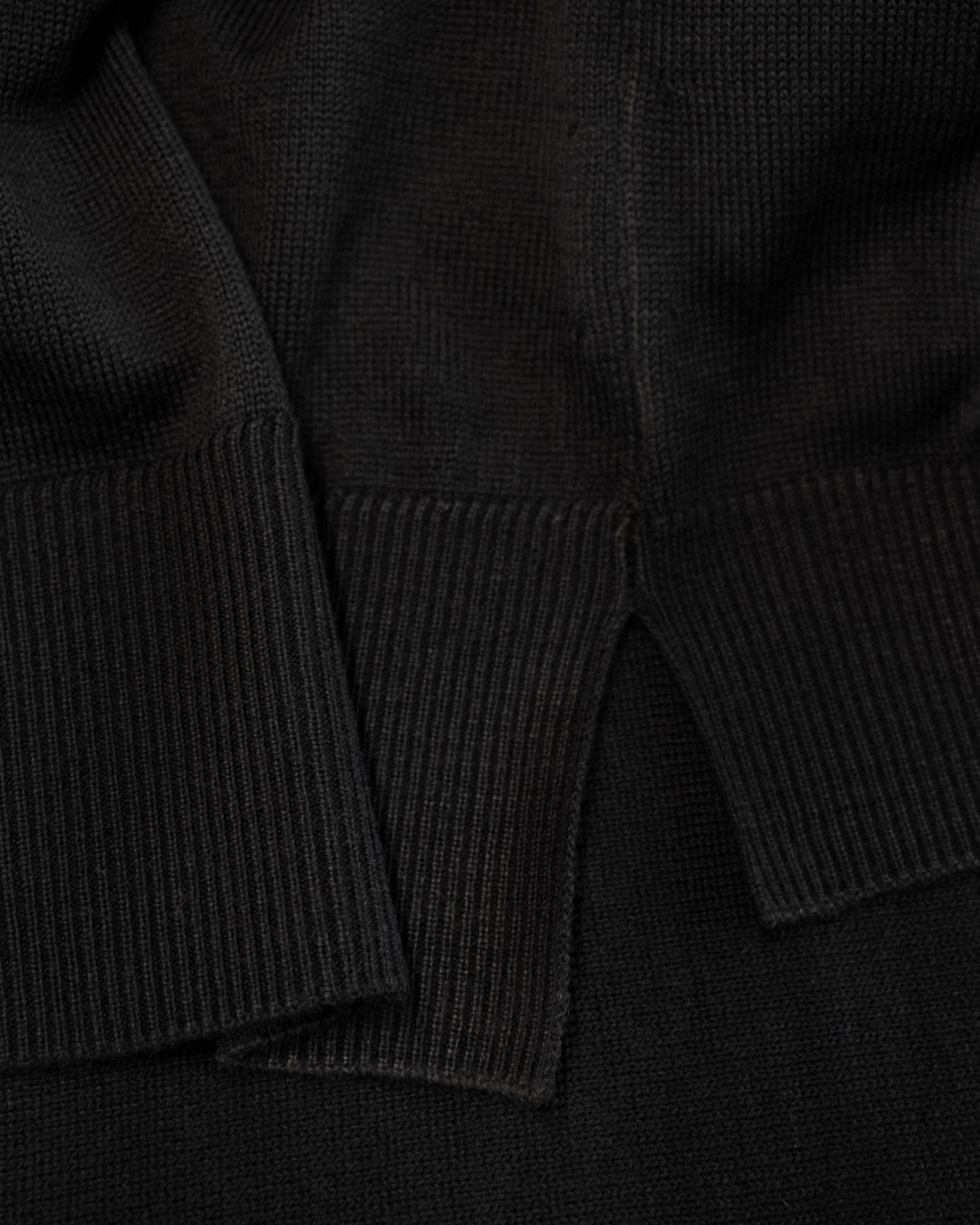 Beaufort Women Black Closeup 2