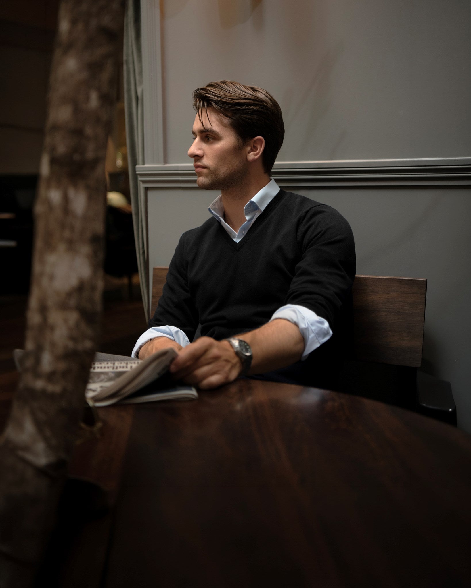 Brighton V Neck Men Black AW23 Modelimage (1)