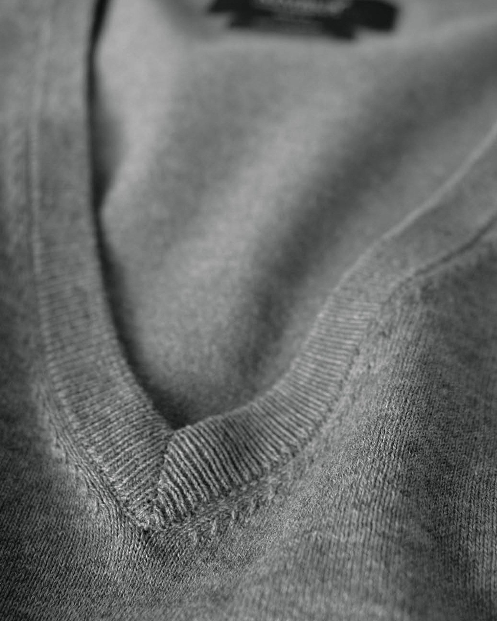 Brighton V Neck Men Grey Melange Closeup 1