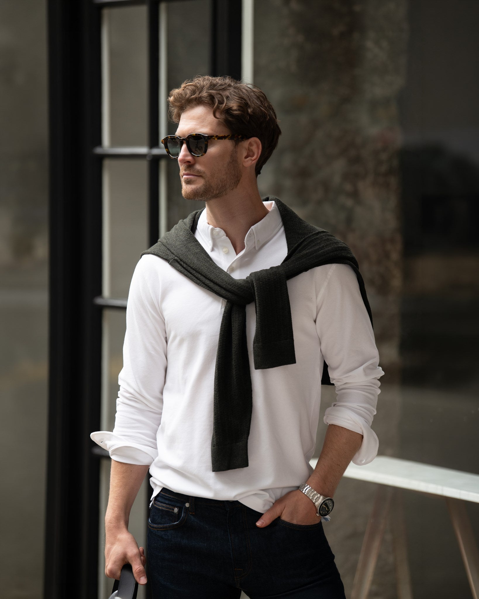 Carlington Men White SS25 Modelimage (1)