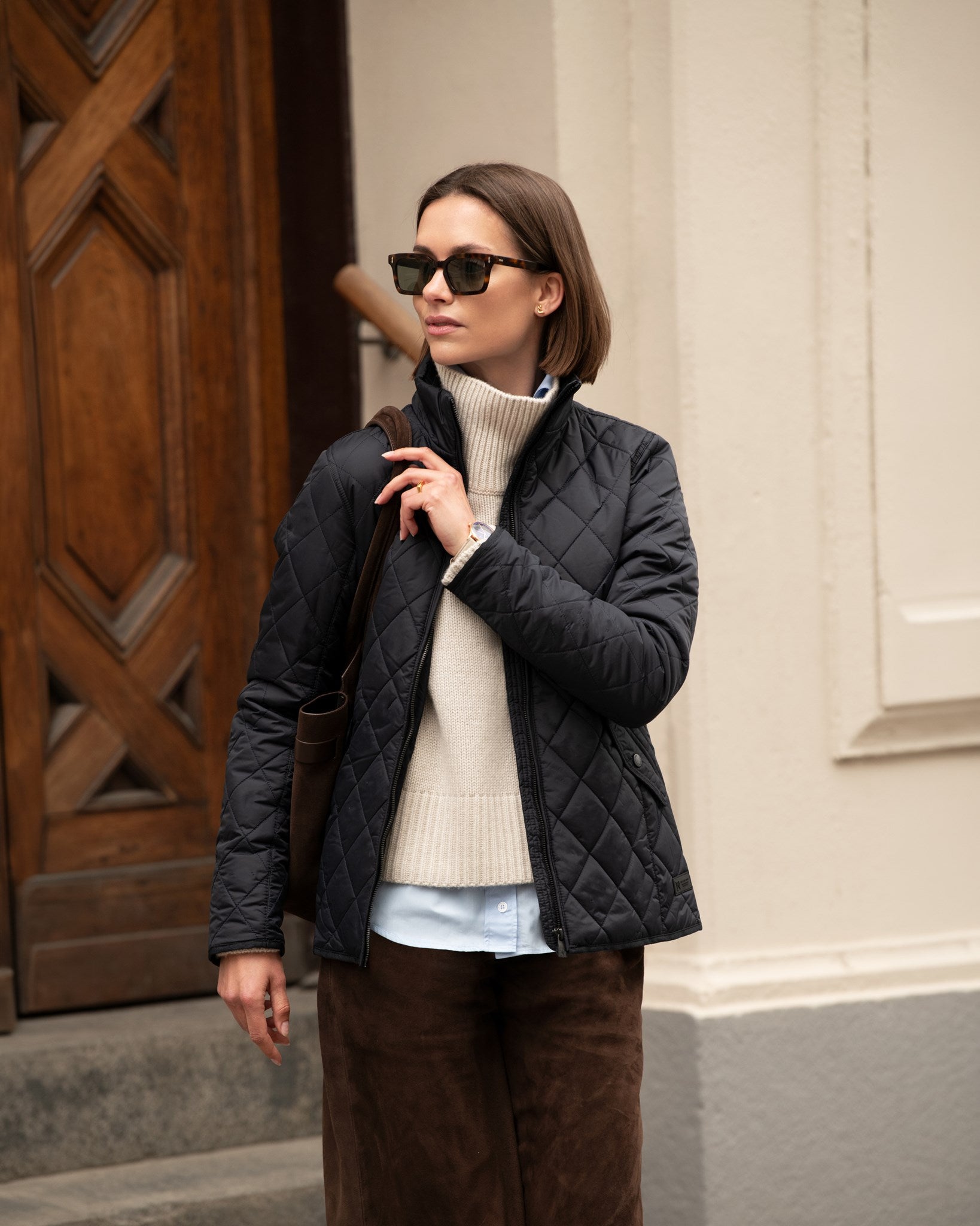 Henderson Women Midnight Blue AW25 Modelimage (1)