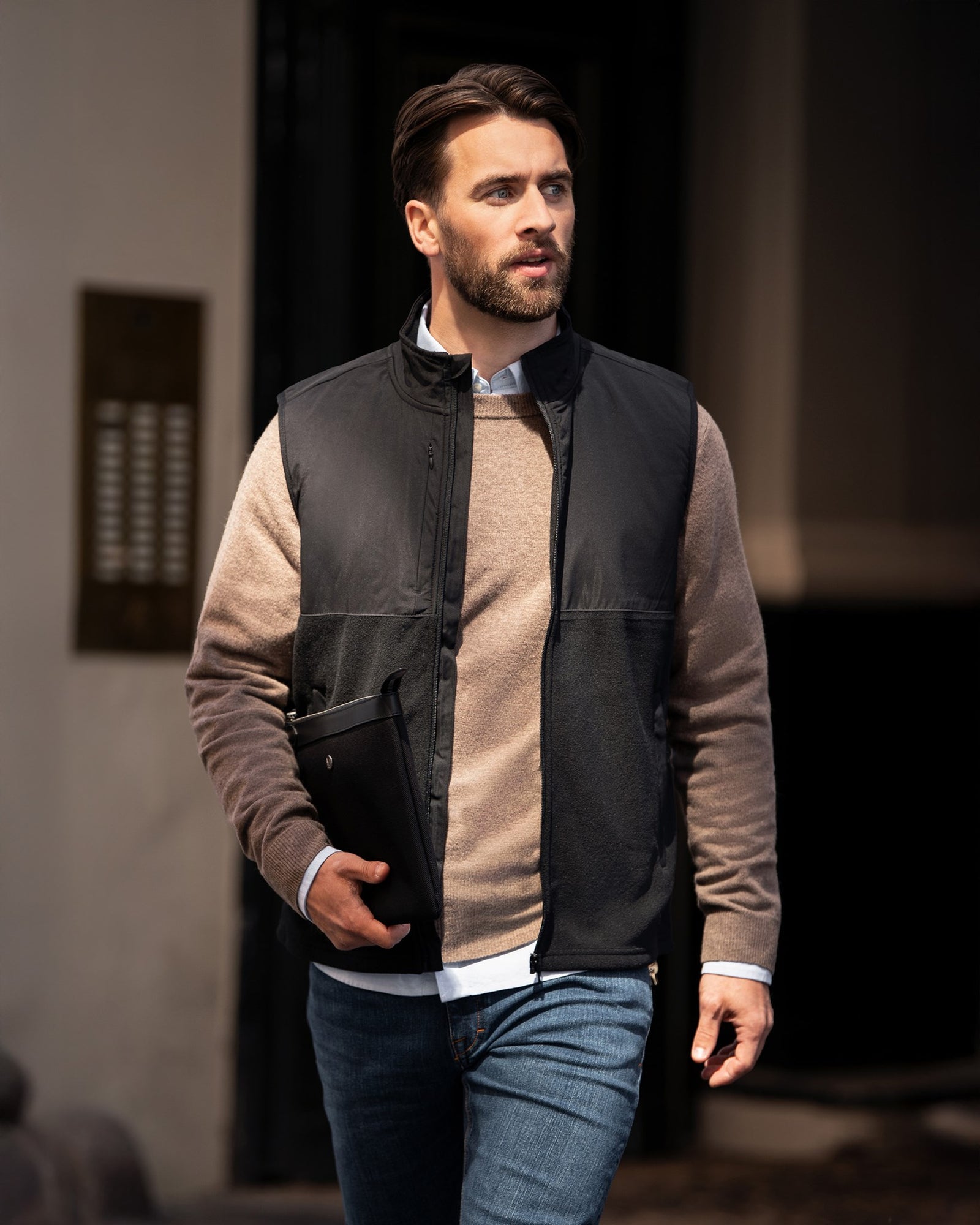 Highland Unisex Black Back