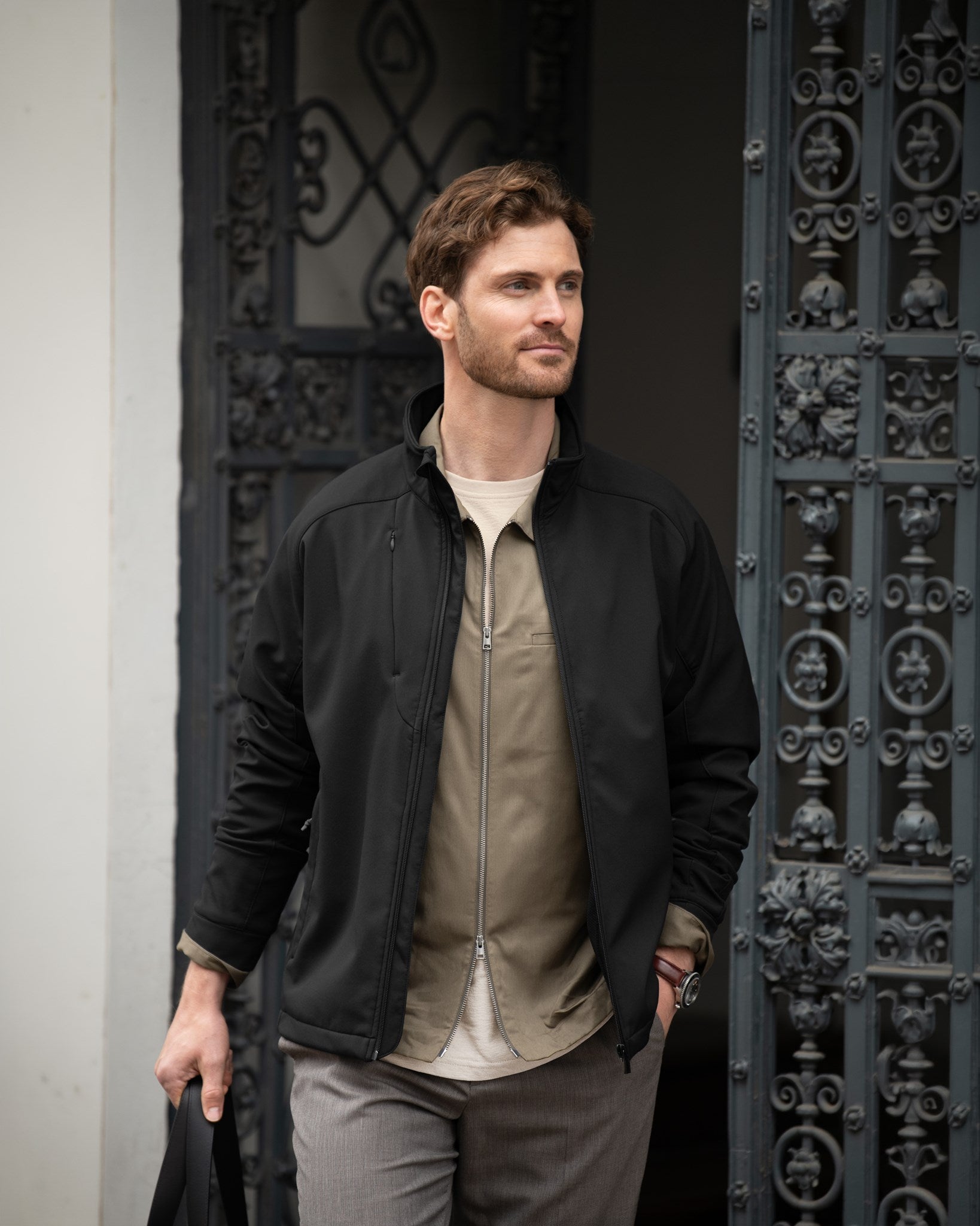 Livingston Men Black SS25 Modelimage