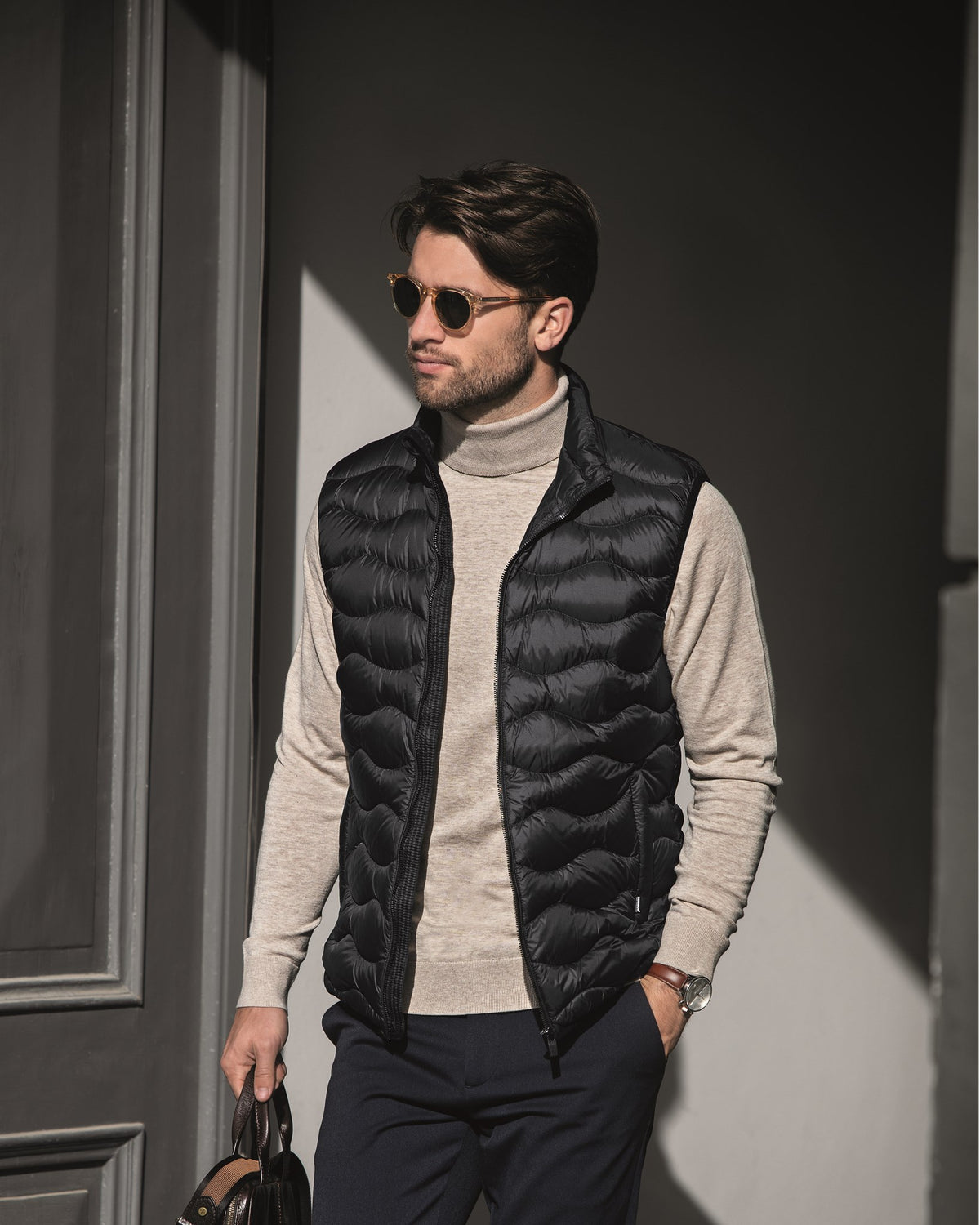Vermont Men Black SS20 Modelimage (1)