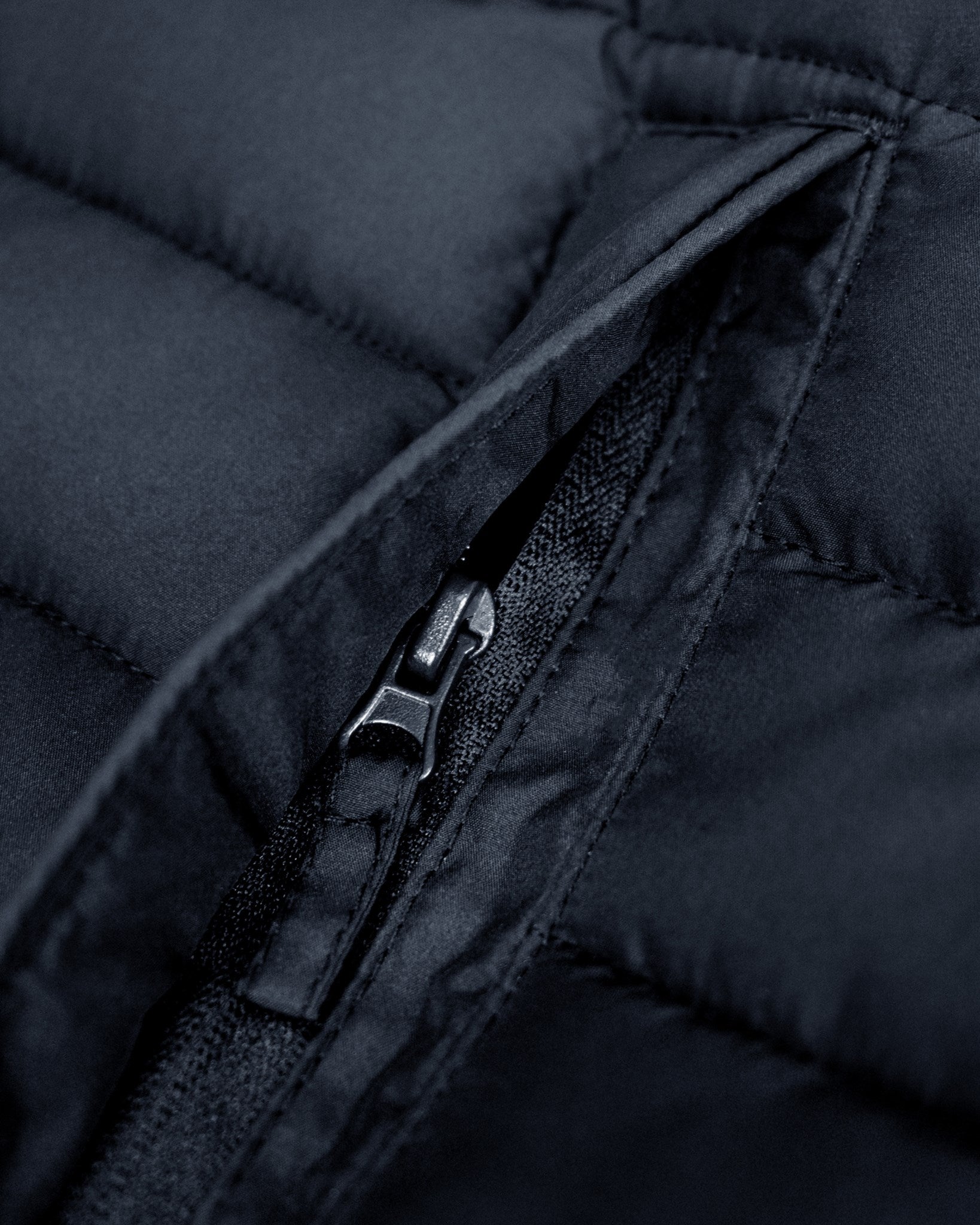 Vesper Men Navy Closeup 1