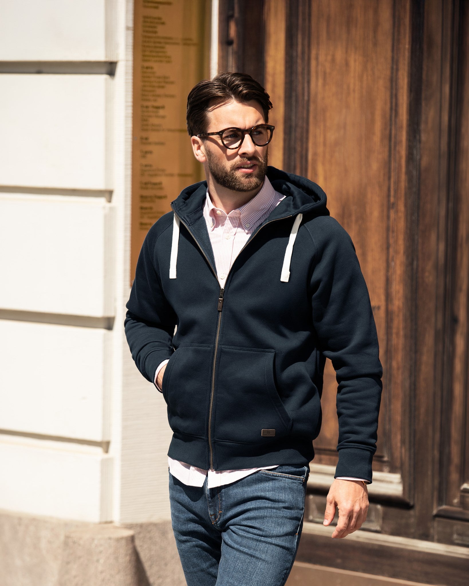 Williamsburg Men Navy AW25 Modelimage